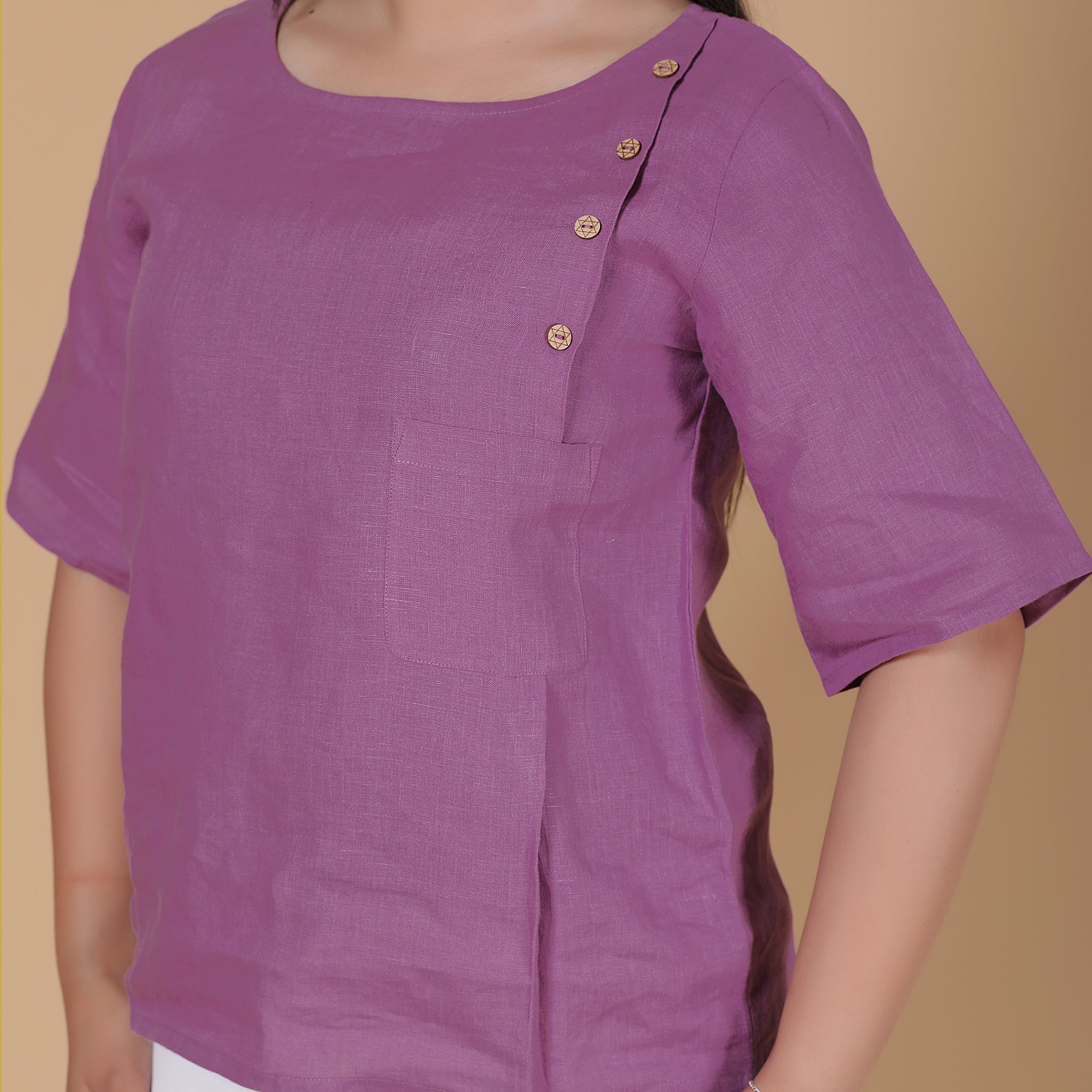 BUTTON-DETAIL TOP