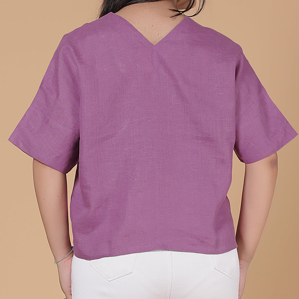 POLISHED V-NECK TOP