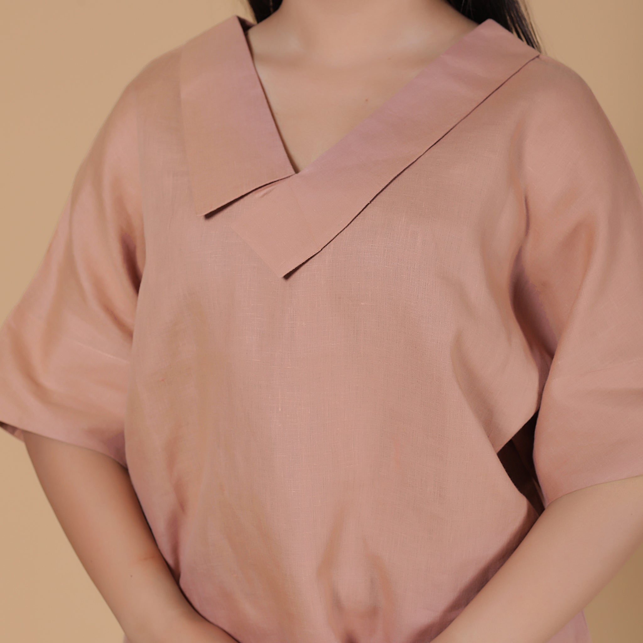 POLISHED V-NECK TOP