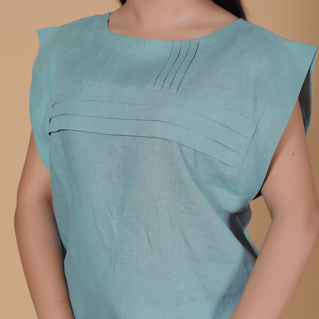 SLEEVLESS PLEATED TOP