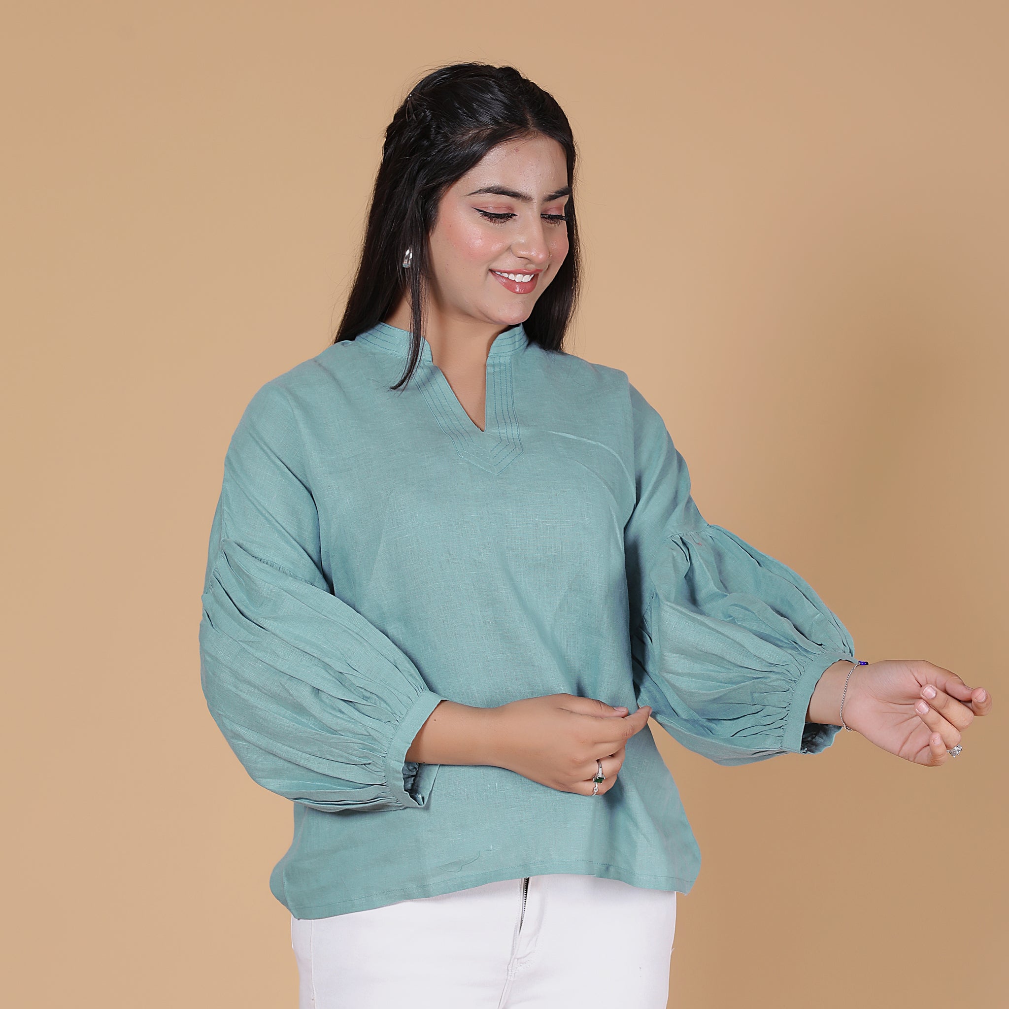 GATHERED SLEEVE TOP