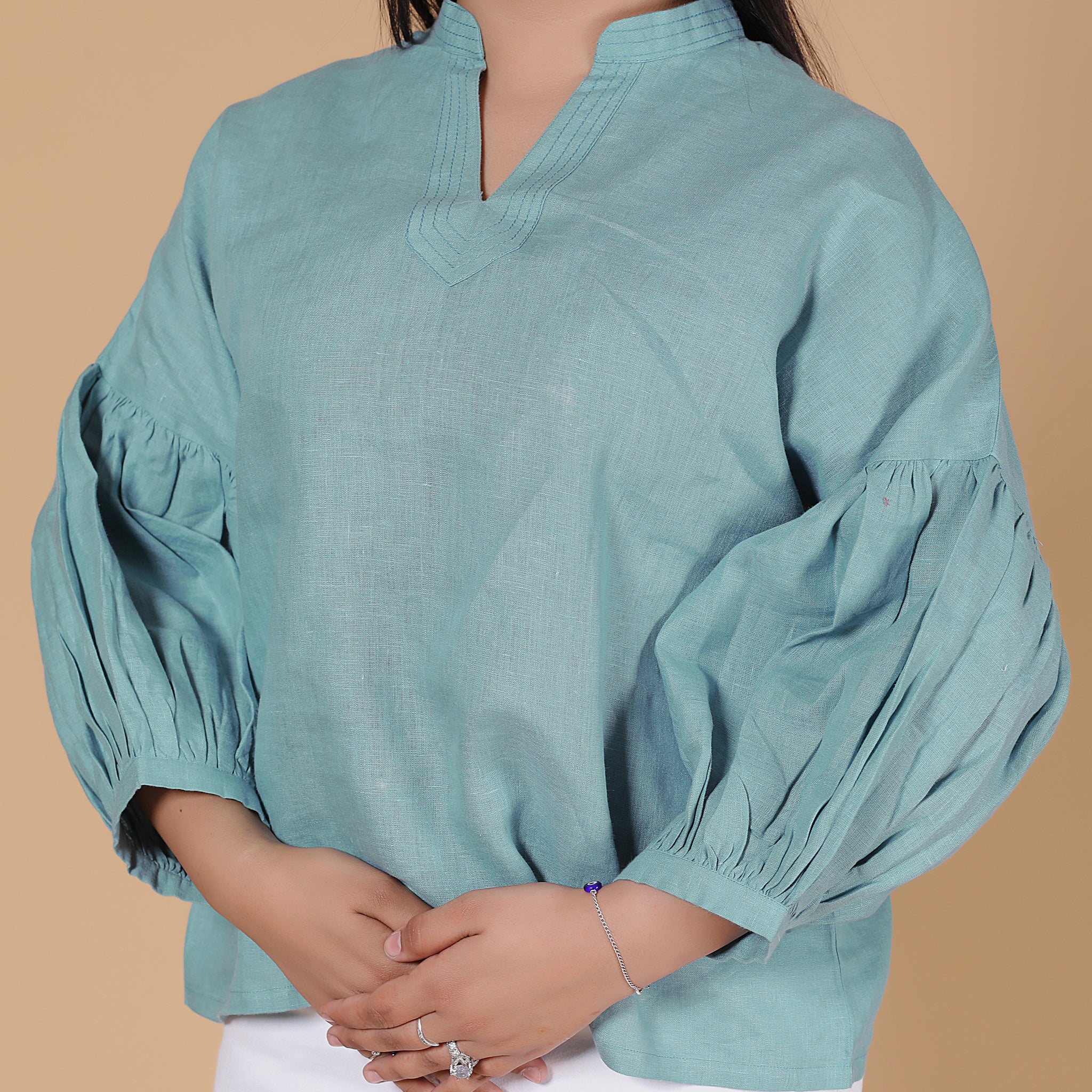 GATHERED SLEEVE TOP