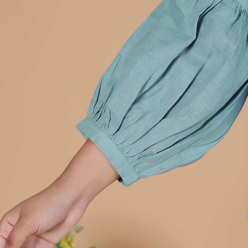 GATHERED SLEEVE TOP