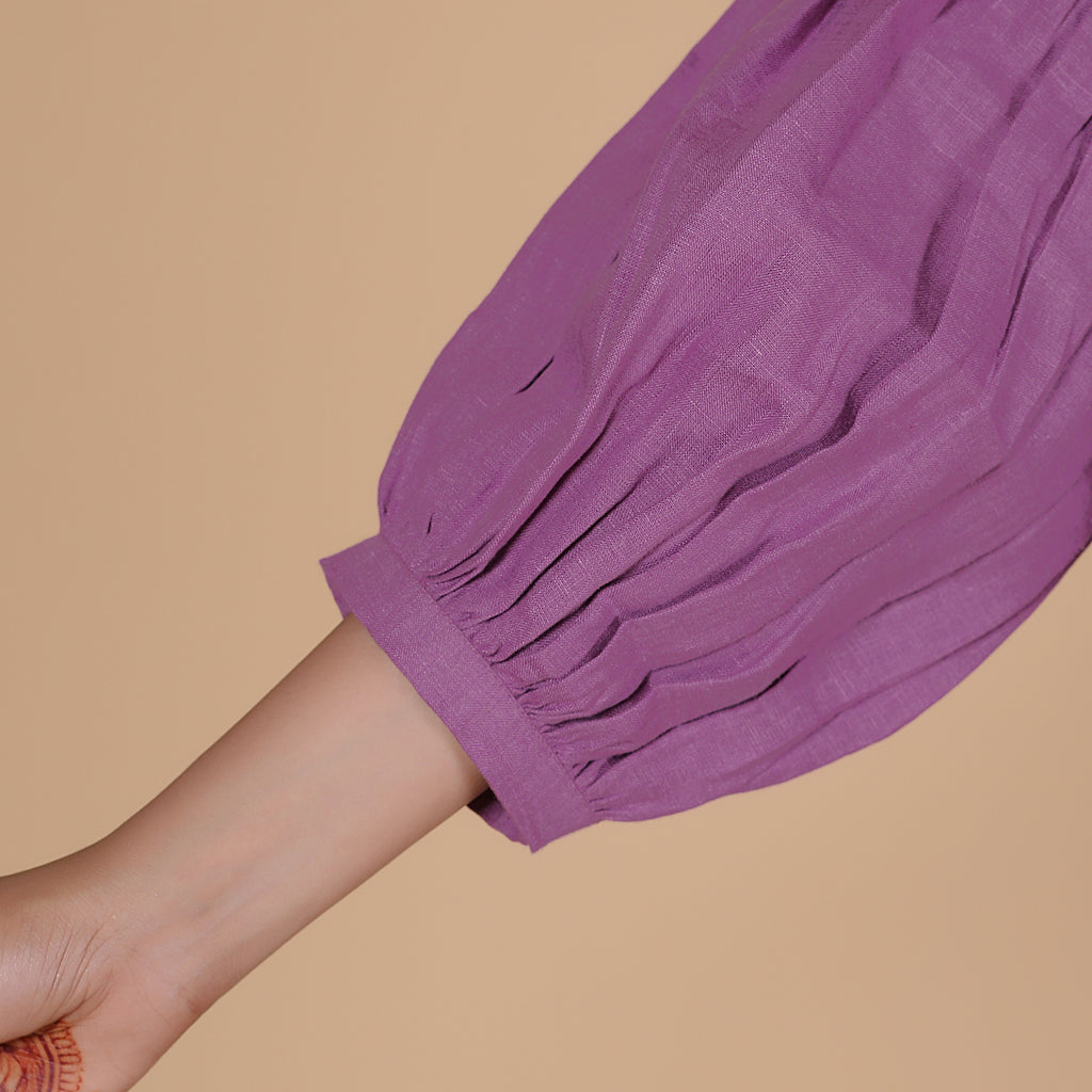 GATHERED SLEEVE TOP