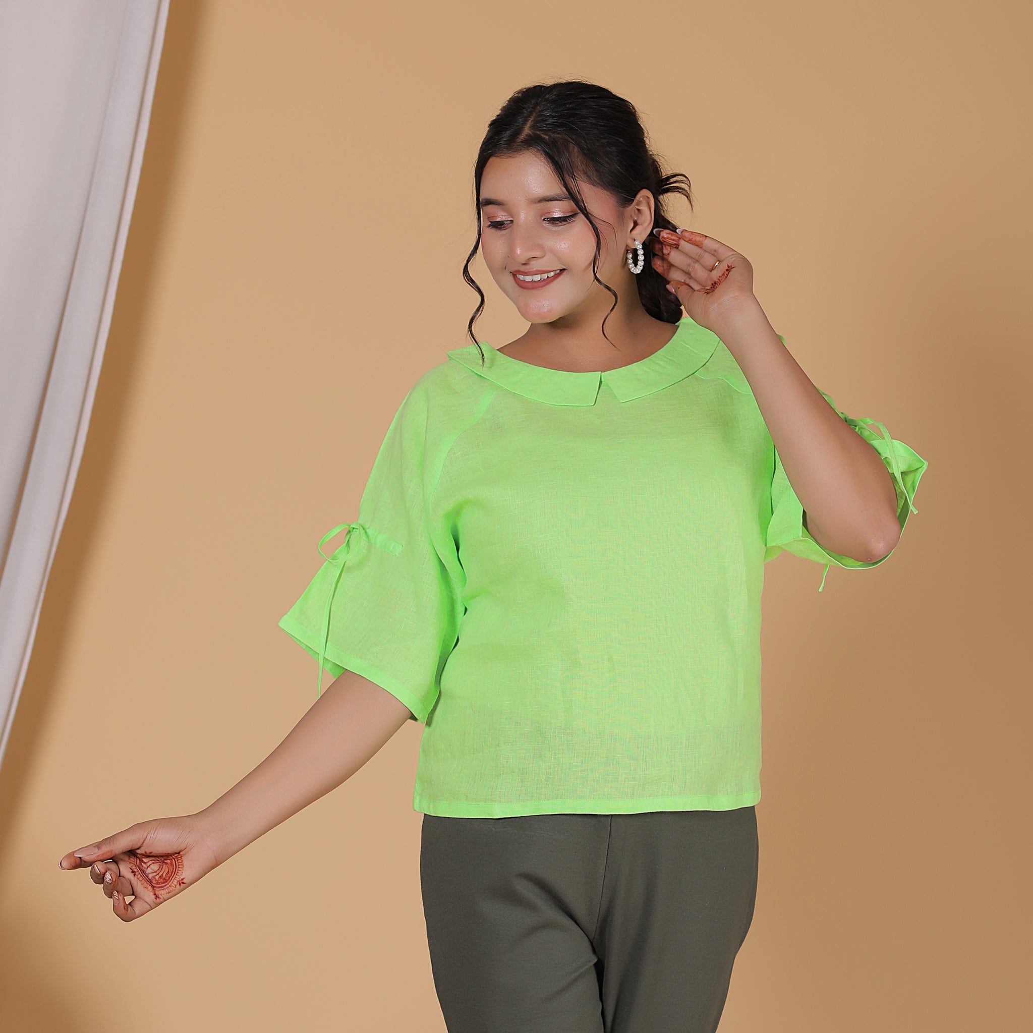 PETER PAN COLLAR TOP