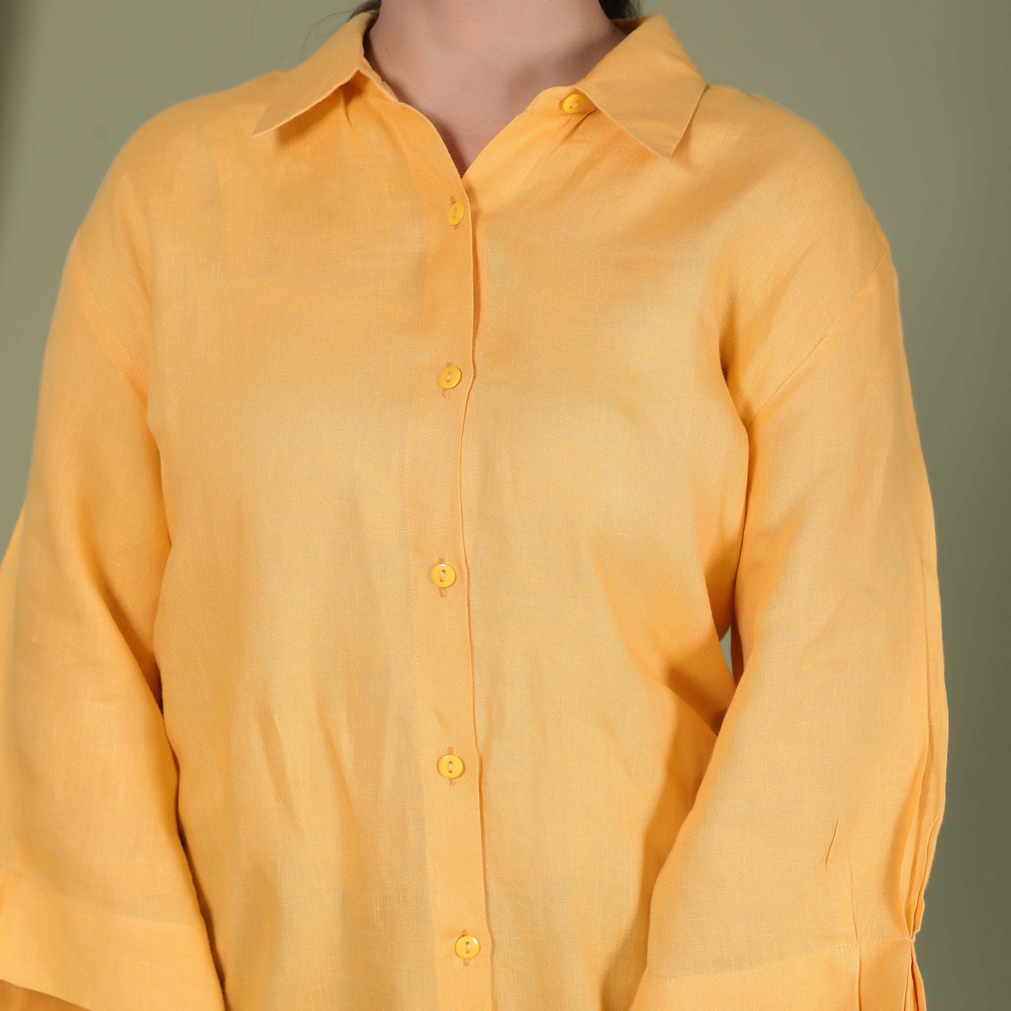 SLEEVE PLEATED SHIRT