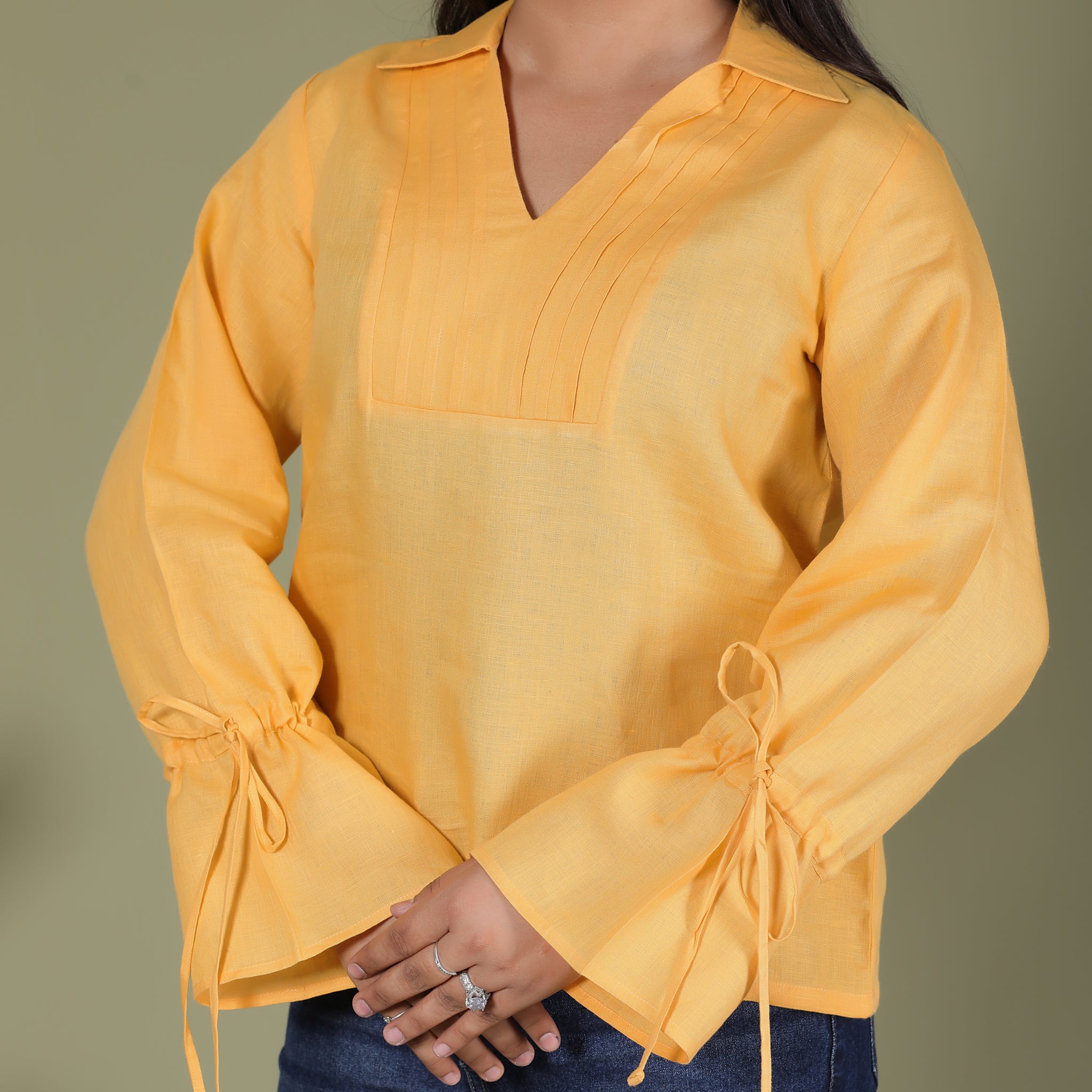 YOKE PLEATED COLLAR TOP