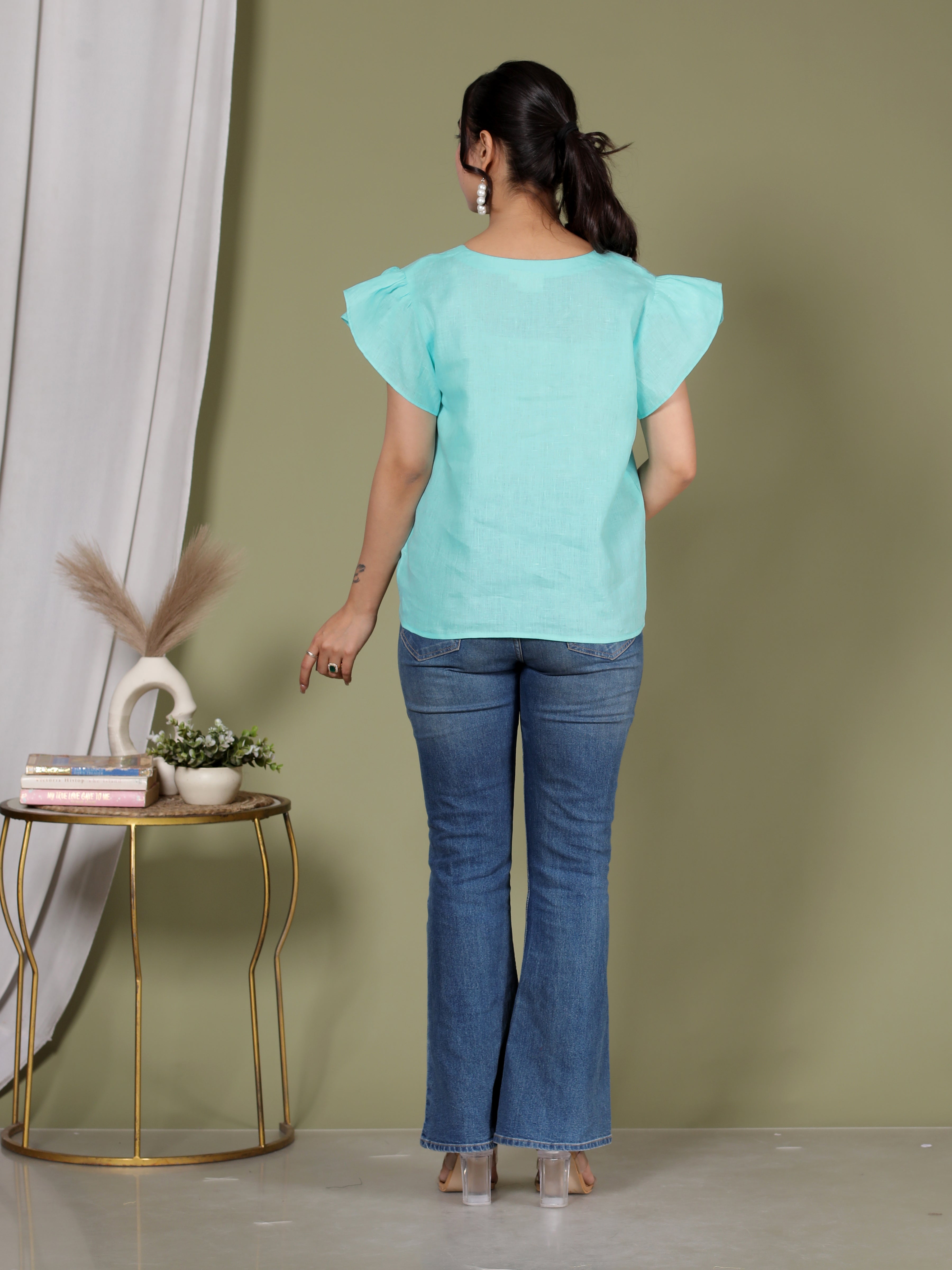 ASYMMETRICAL BUTTON TOP