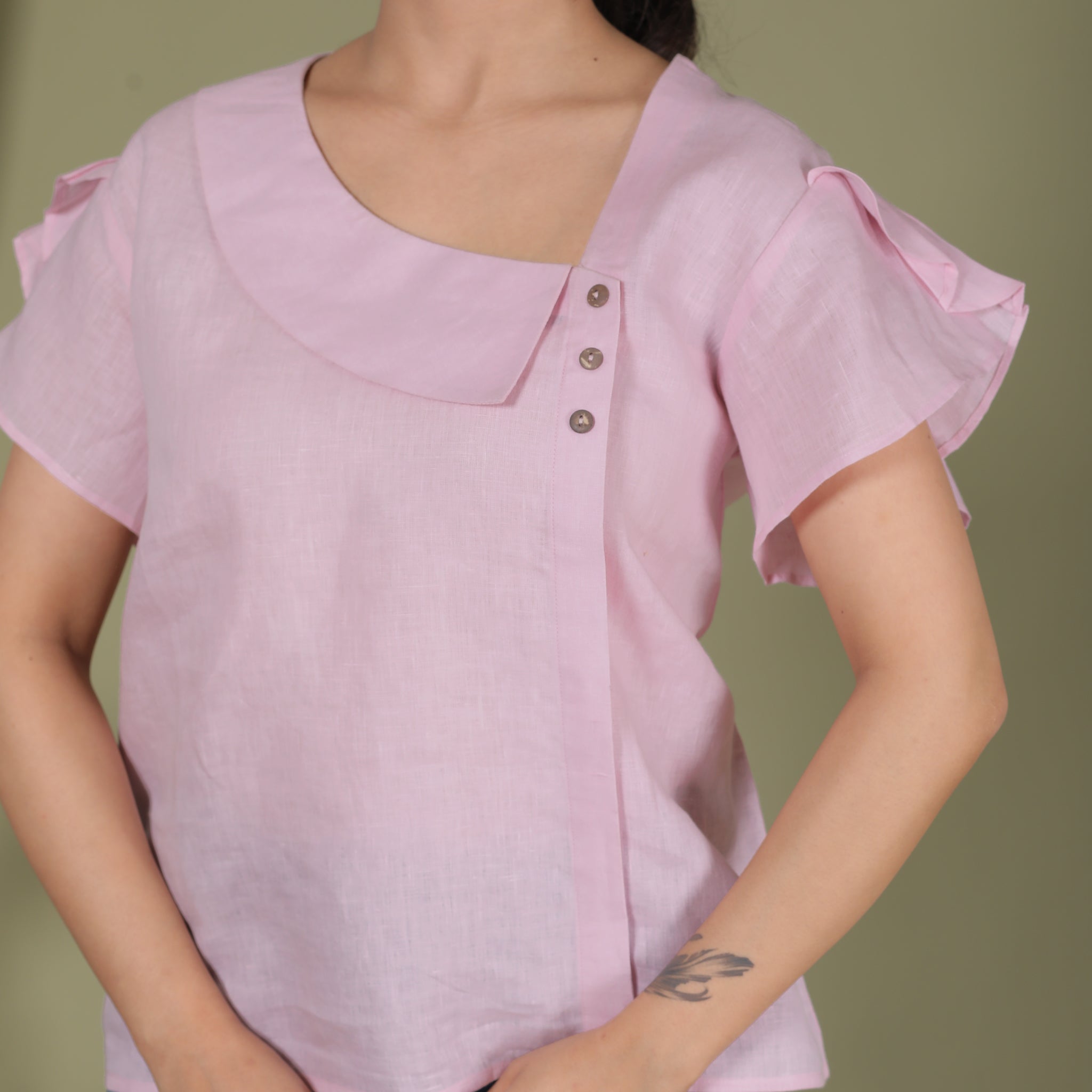 ASYMMETRICAL BUTTON TOP