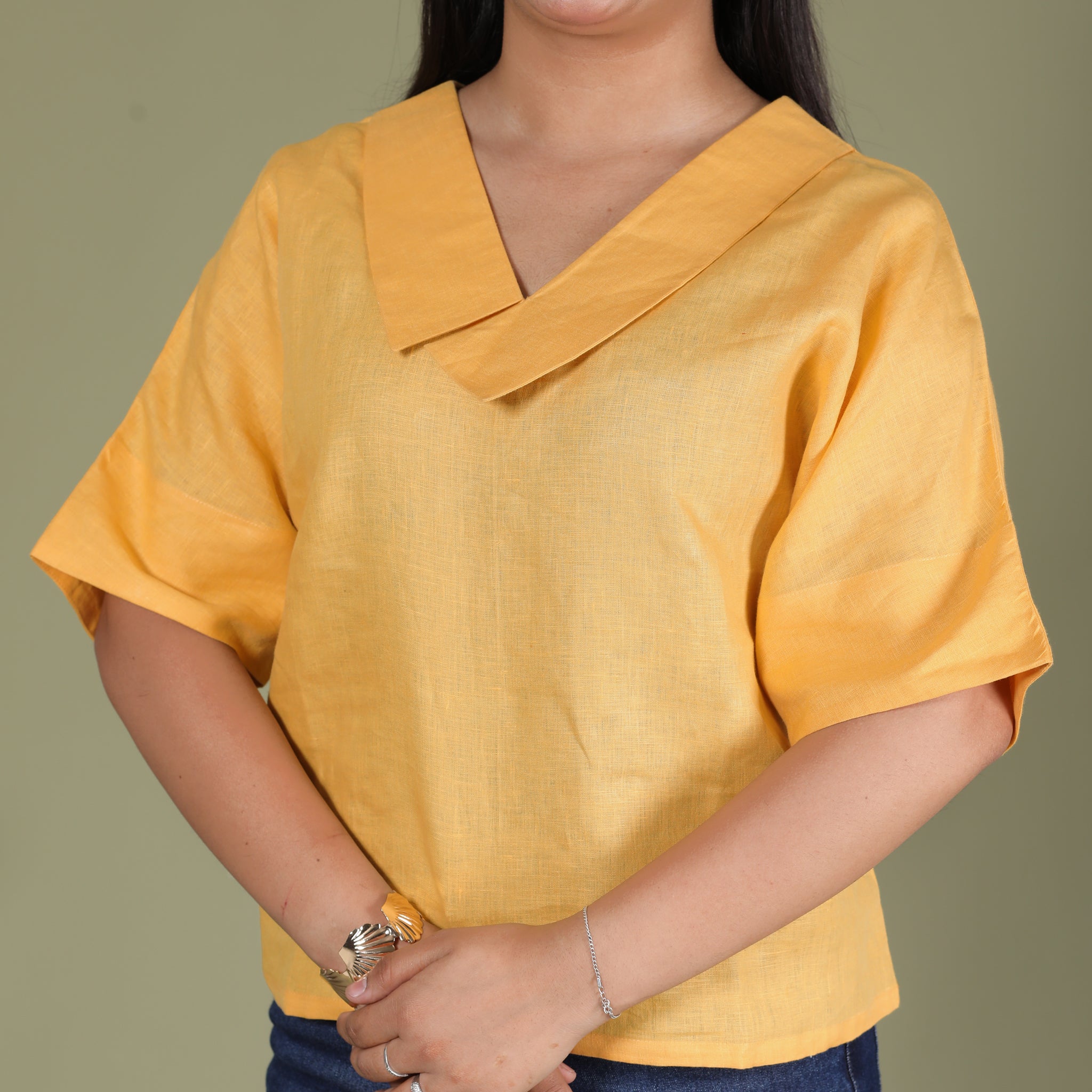 POLISHED V-NECK TOP
