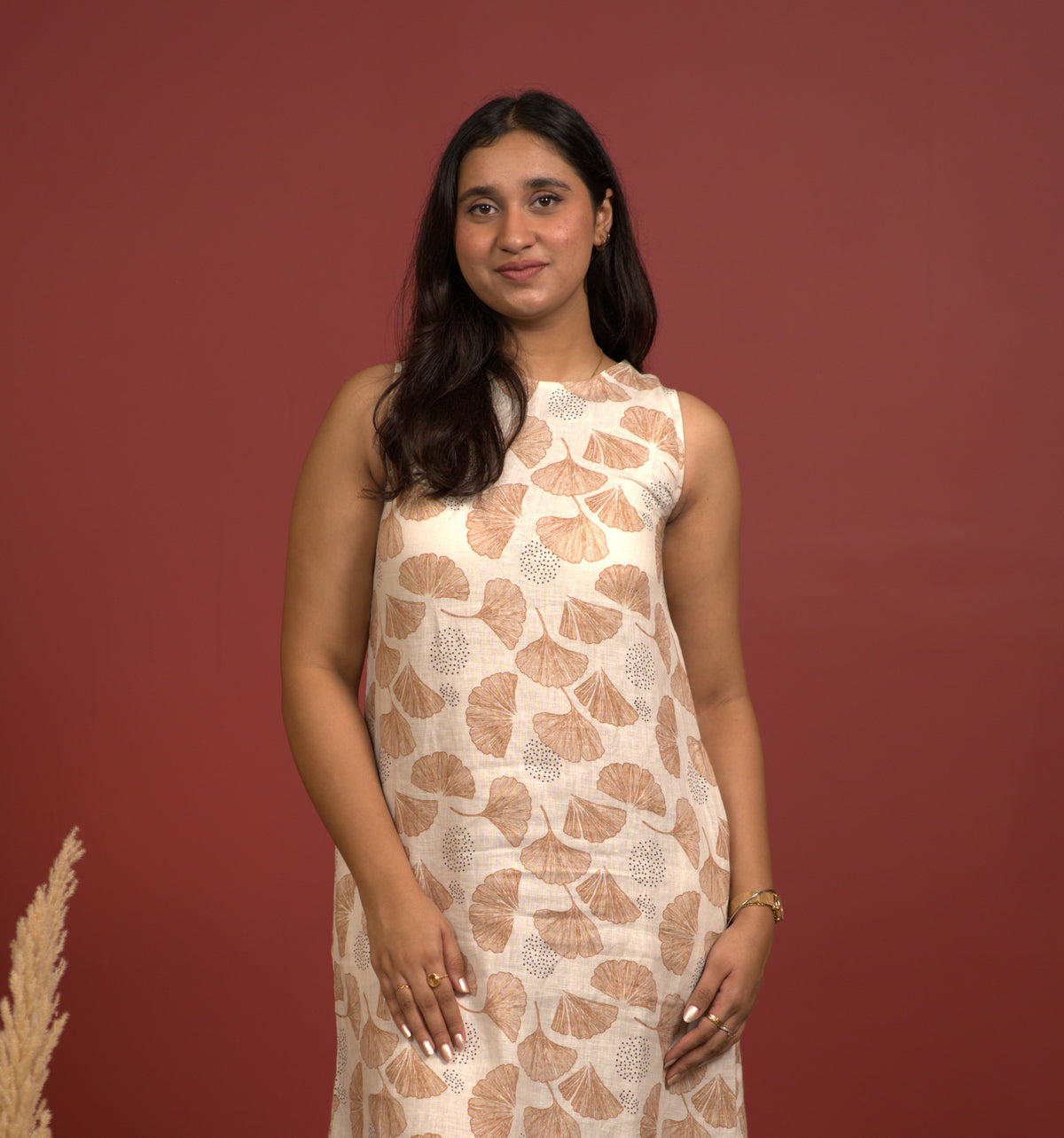 CLASSIC BODY FIT LINEN DRESS