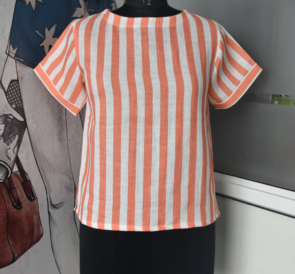 BACK BUTTONED TOP
