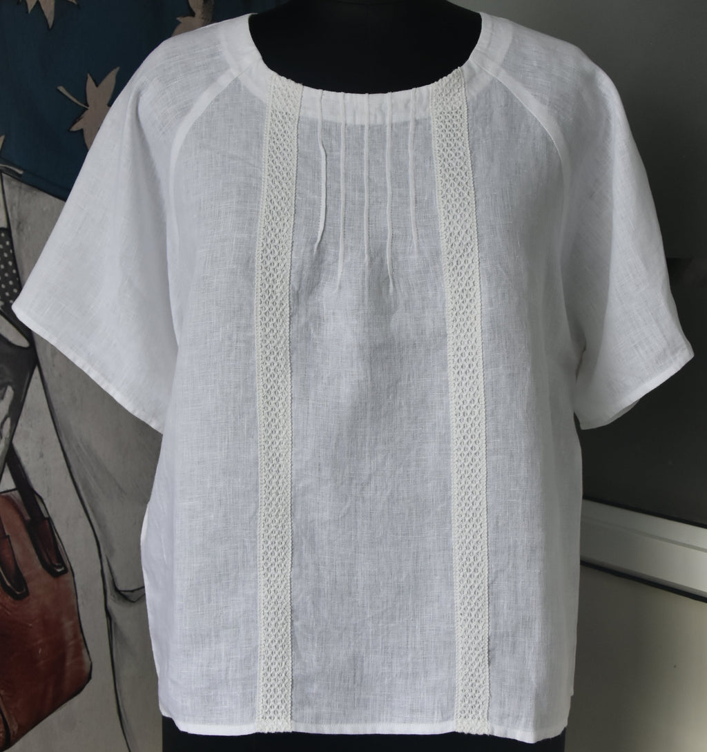 FRONT LACE TOP