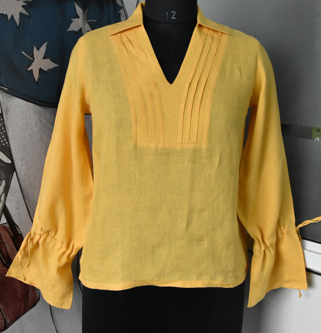 YOKE PLEATED COLLAR TOP