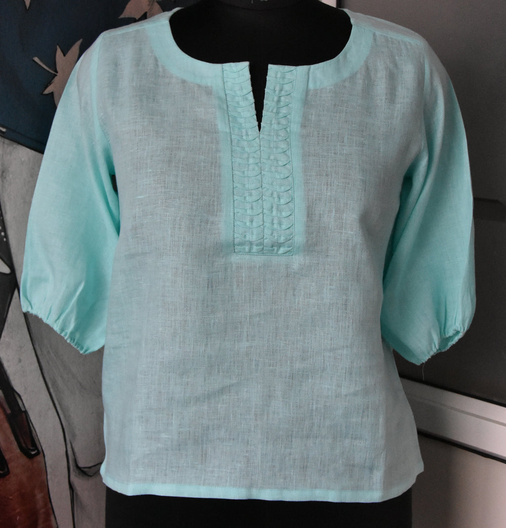 PINTUCK DETAIL TOP