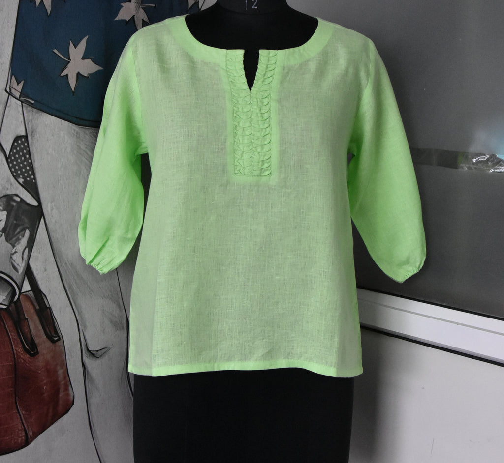 PINTUCK DETAIL TOP