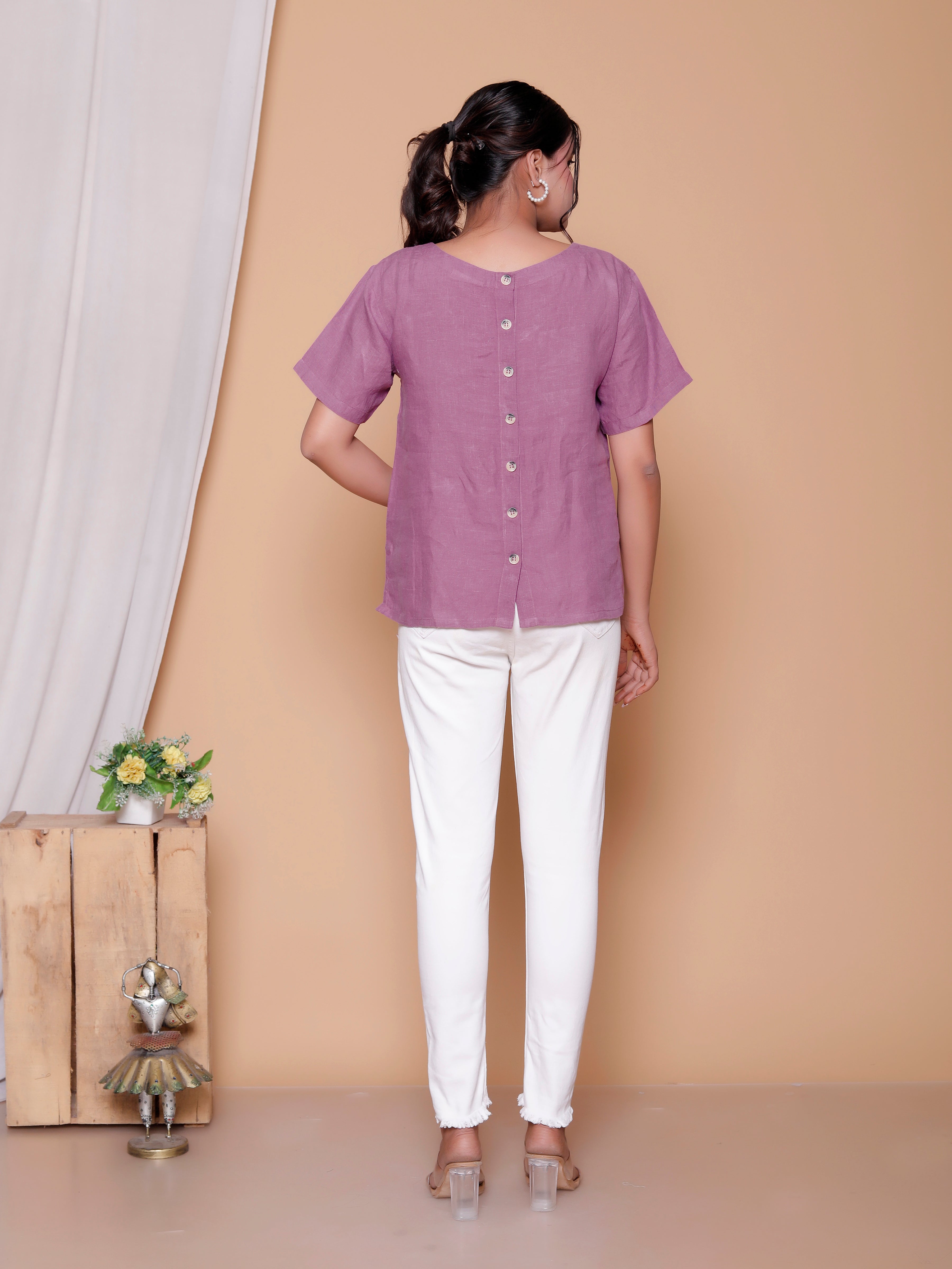BACK BUTTONED TOP