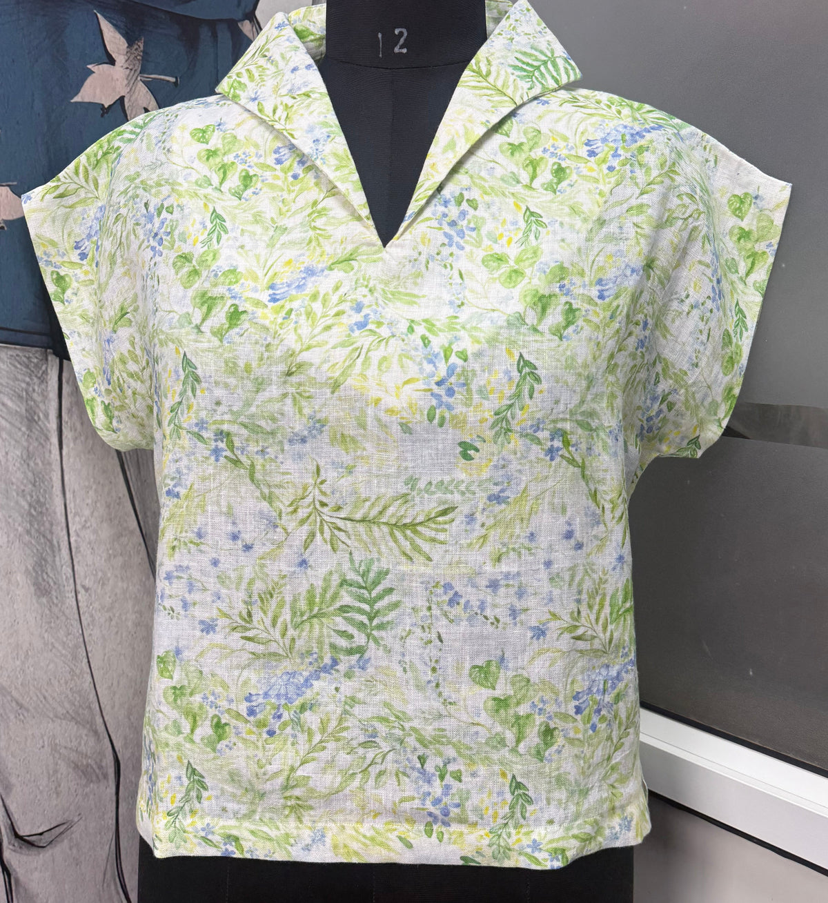 V-COLLAR TOP