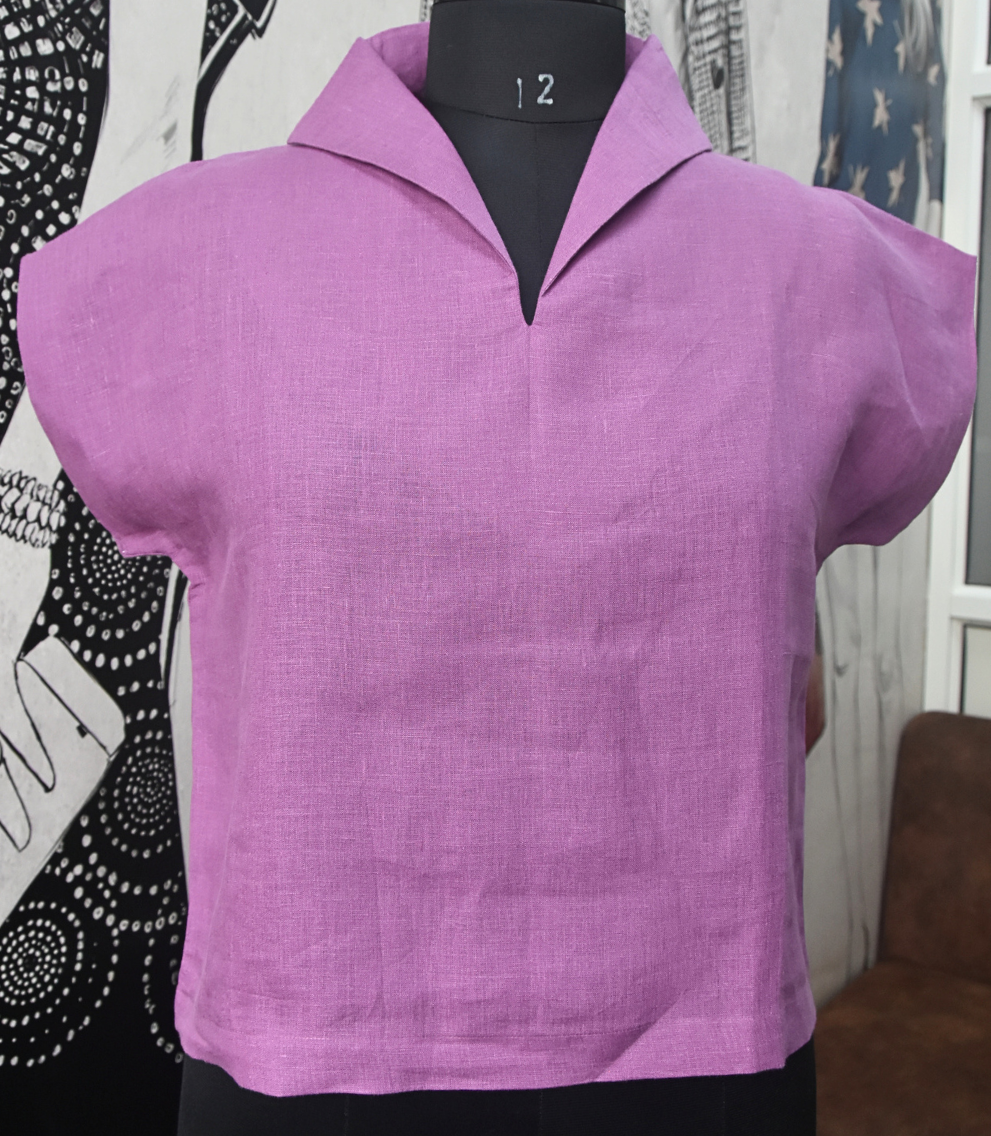 V-COLLAR TOP