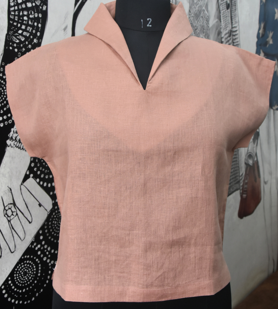 V-COLLAR TOP