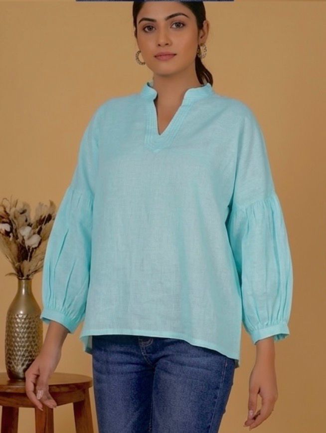GATHERED SLEEVE TOP